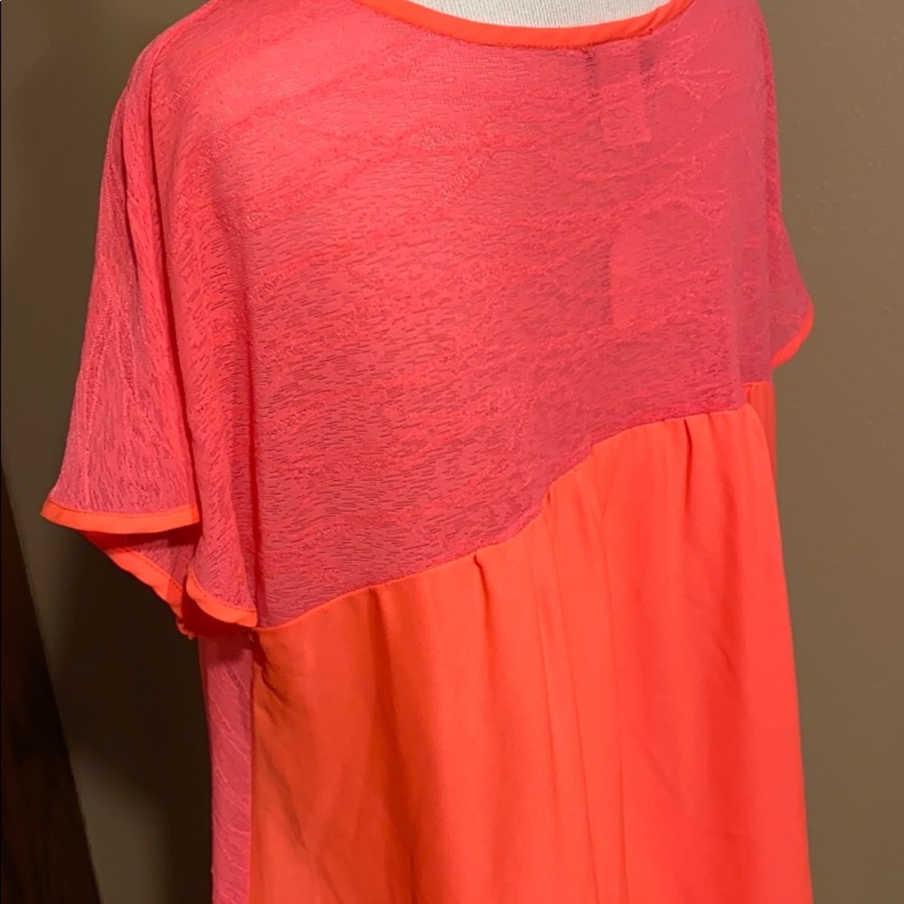 Expressa Blouse (NWT) - Picture 3 of 4